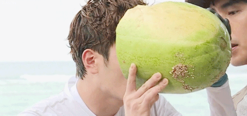 왠지 야하게 수박 먹는 서강준 | 인스티즈