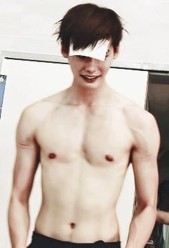 Imagini pentru lee jong suk abs