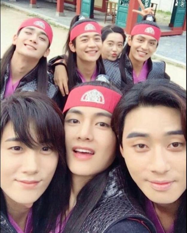 Imagini pentru minho and taehyung hwarang