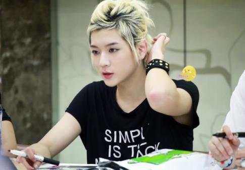 NU'EST International: [PICTURES] 120902 - Ren at Jamsil fansign