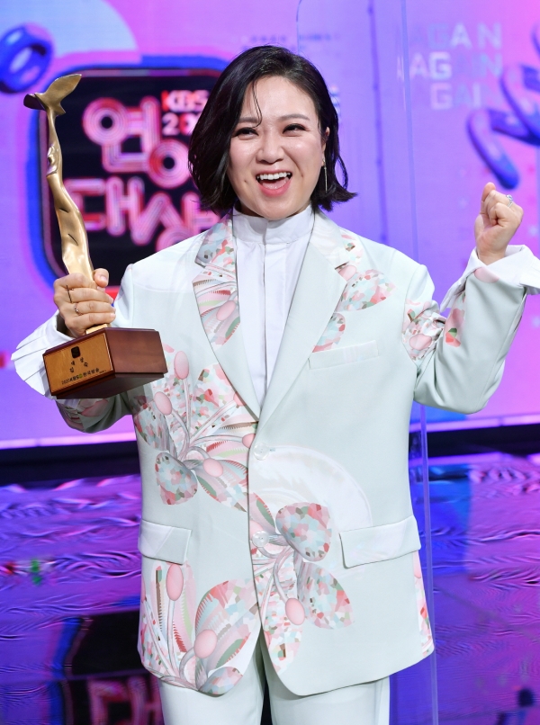 Netizen Buzz: Kim Sook wins first daesang in 25 year career